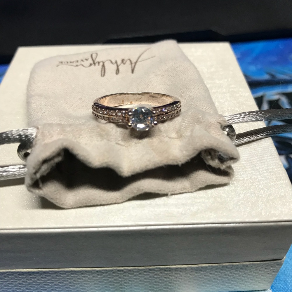 Ashlynn Avenue MIA caught a star ring size 7🔥